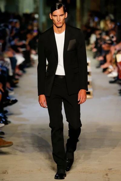 Look 32